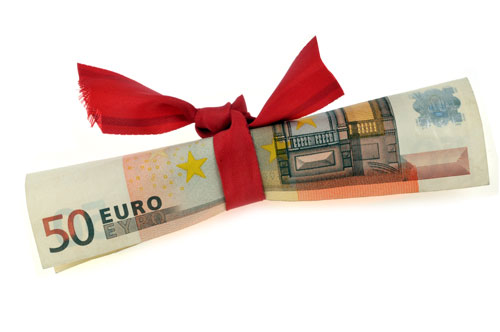 Ein 50-Euro-Schein mit Schleife